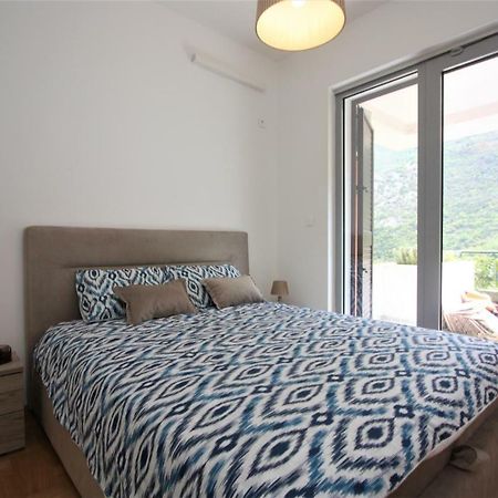 Luxury 1 Bedroom Apartment With Cozy Garden D2-2 In Morinj Kotor Exterior photo